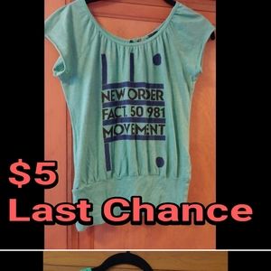 New Order femme fit Urban Outfitters